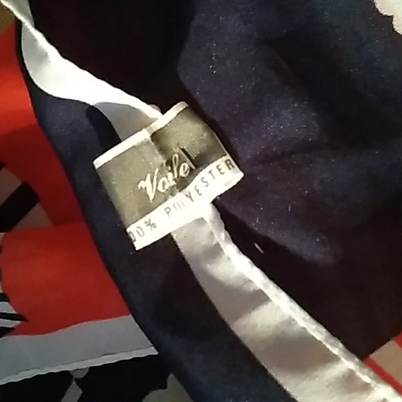 SCARVES - Picture 4 of 11